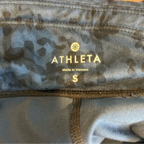 Athleta Be Free Blue Dapple Knicker Cropped Capri Leggings Size Small - Picture 10 of 11
